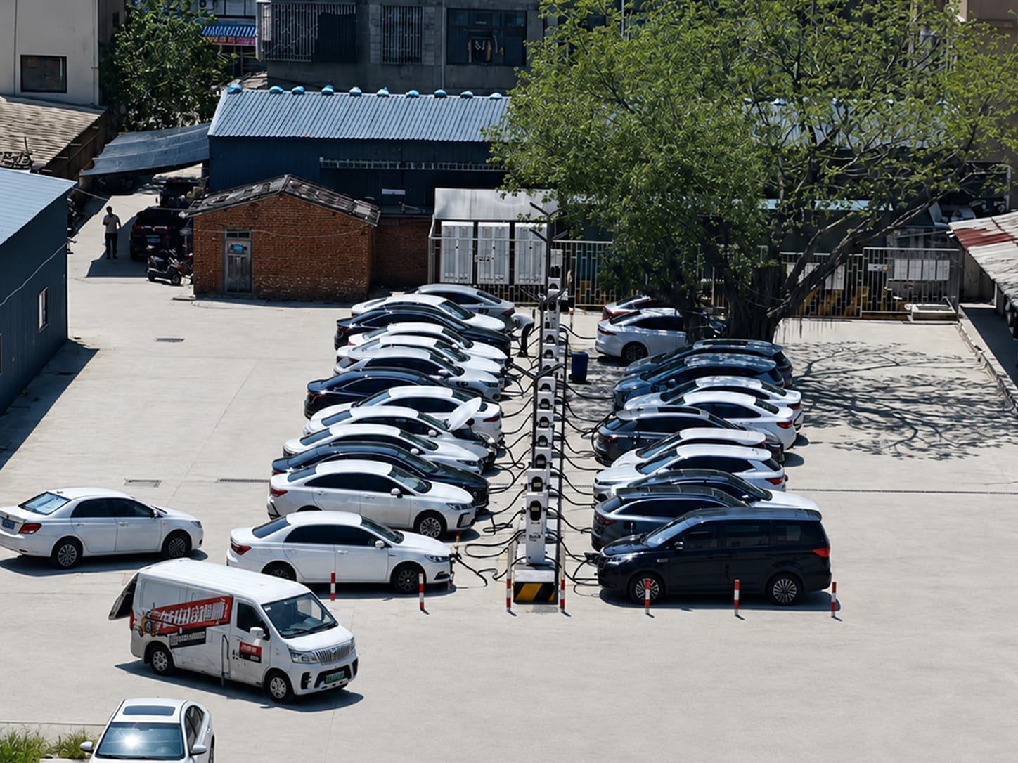 Commercial Floor-Standing 60kW/80kW DC Fast Charger with Dual CCS2 Connectors 3 Public EV Charging Station