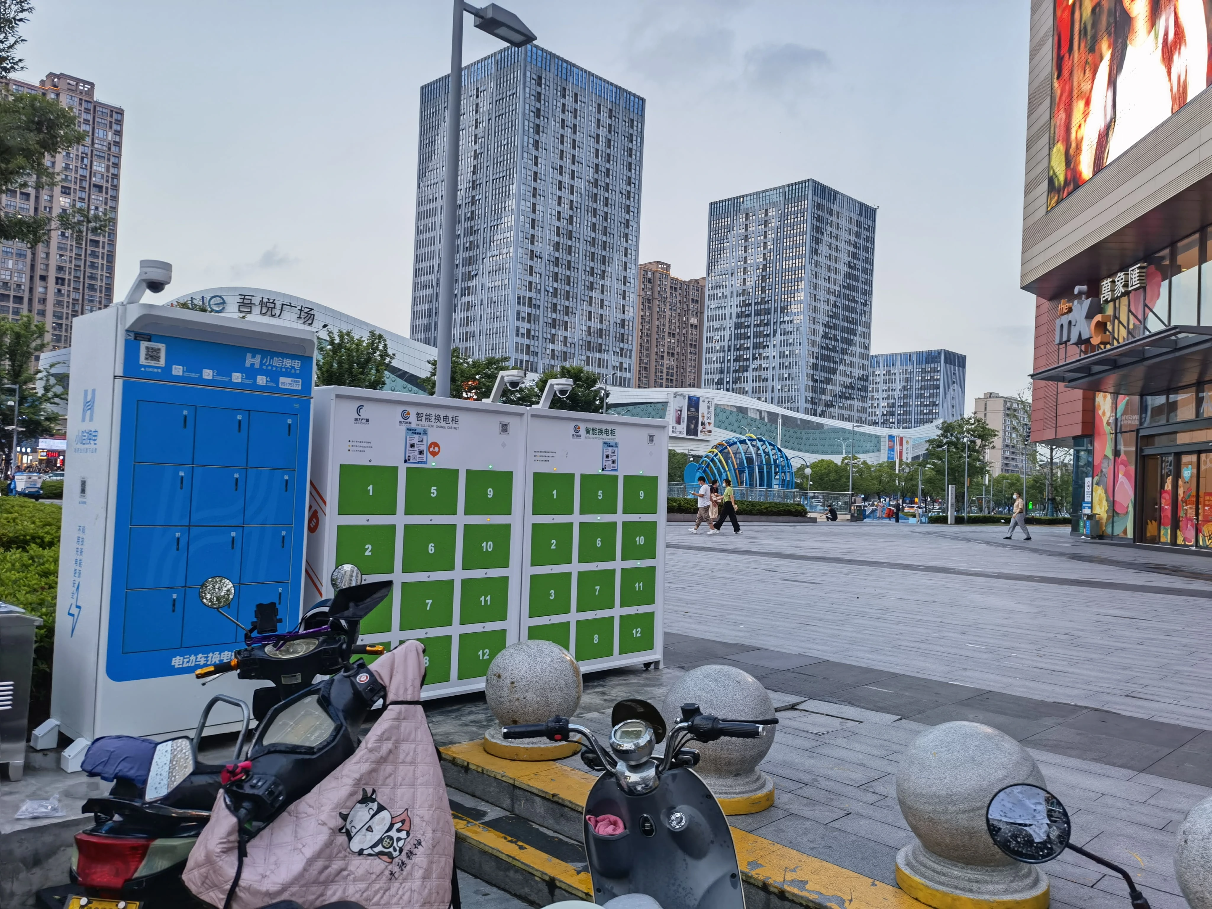 Delivery Fleets 4 Battery swapping cabinets for electric scooters