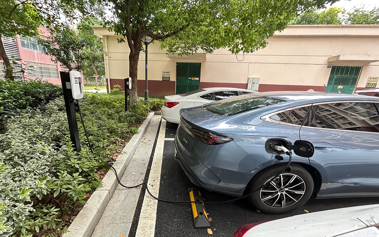 Residential Communities 4 commercial 7kW wallbox ev charger wholesale
